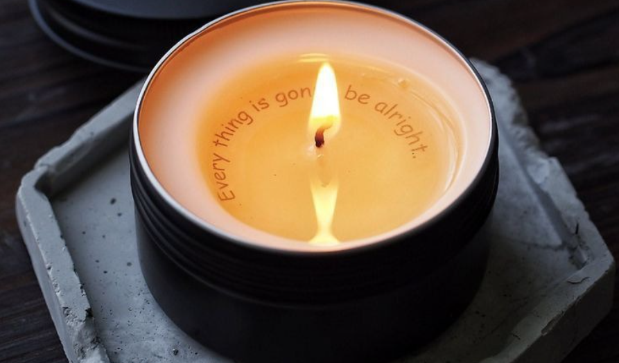 nến thơm khắc chữ