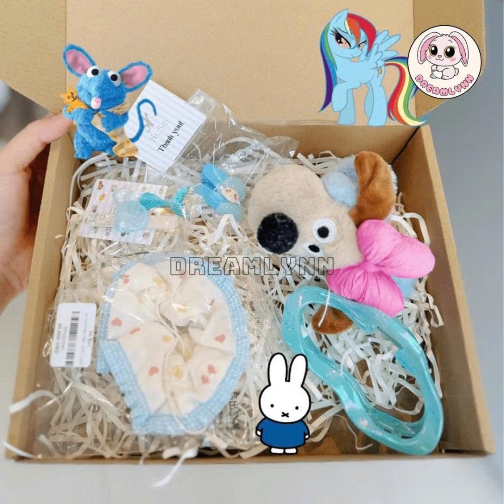 set quà tặng 8/3 theo chủ đề dễ thương gồm nến thơm, gấu bông và phụ kiện